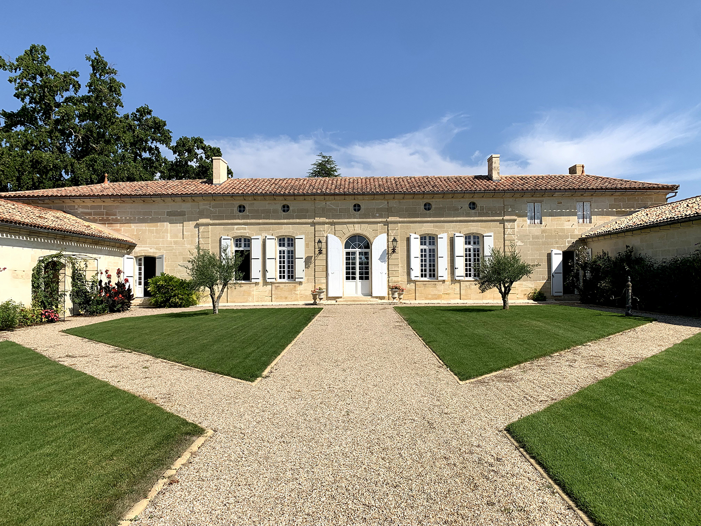 2017-The Group acquires Chateau de Bellevue on the right bank of Bordeaux in the Saint-Emilion region. Chateau de Bellevue is located in the Lussac Saint-Emilion wine-producing region and, as a large scale chateau, yields up to 70,000 bottles of red and white wines annually. After taking over management of the Chateau, the Group upgrades the quality of the wines, re-positioning the wines in the premium wine market on the global scale. To optimize quality, Hubert De Bouard, owner of Chateau Angelus becomes consultant to the Chateau, sharing his expertise and overlooking wine production at Chateau de Bellevue, jointly produce fine wine.